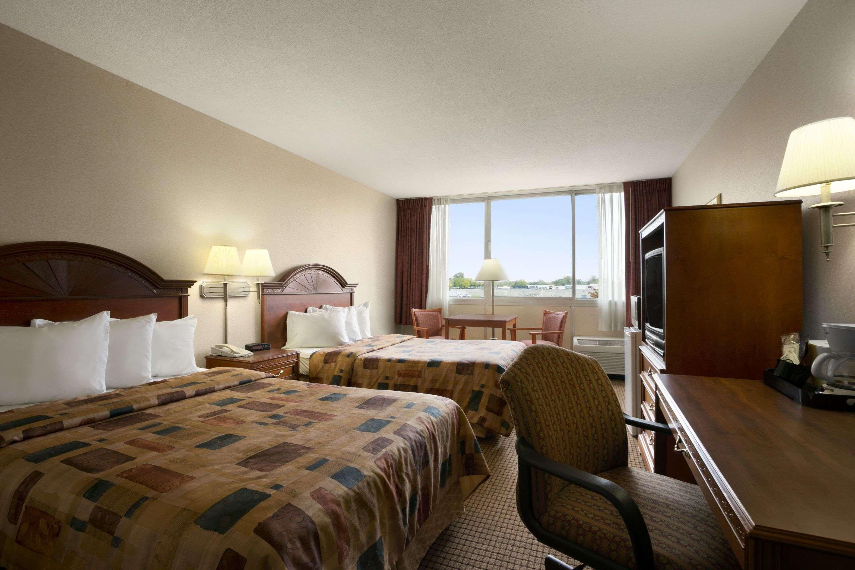 Days Inn By Wyndham Sidney Oh Екстериор снимка