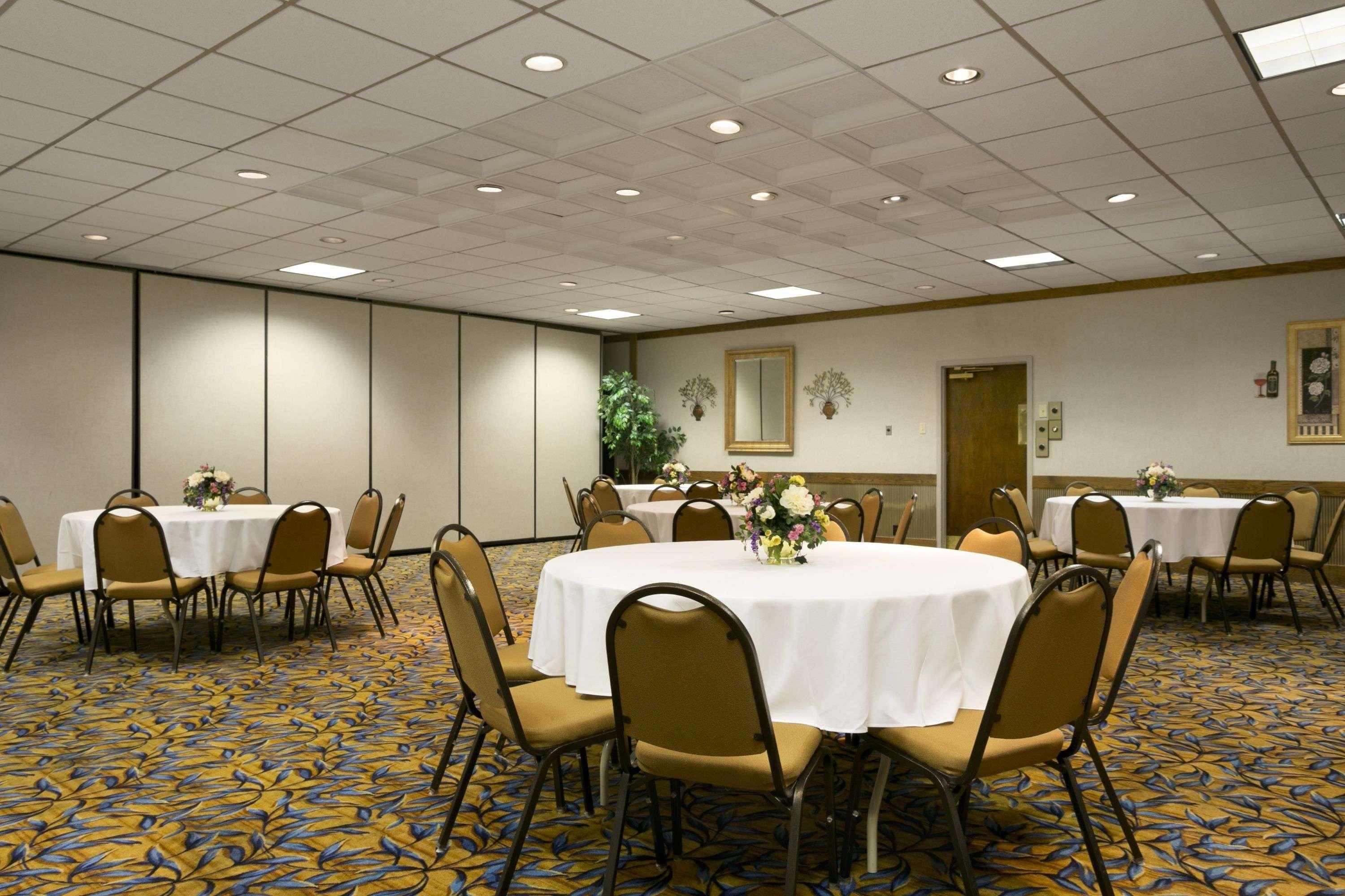 Days Inn By Wyndham Sidney Oh Екстериор снимка