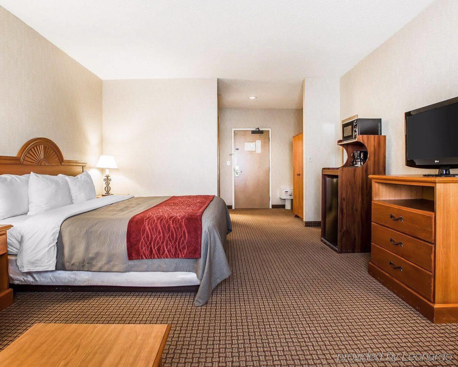 Days Inn By Wyndham Sidney Oh Екстериор снимка