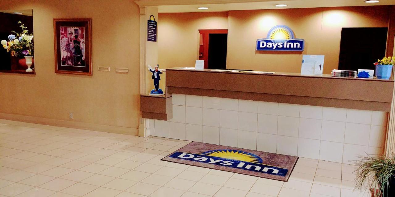 Days Inn By Wyndham Sidney Oh Екстериор снимка
