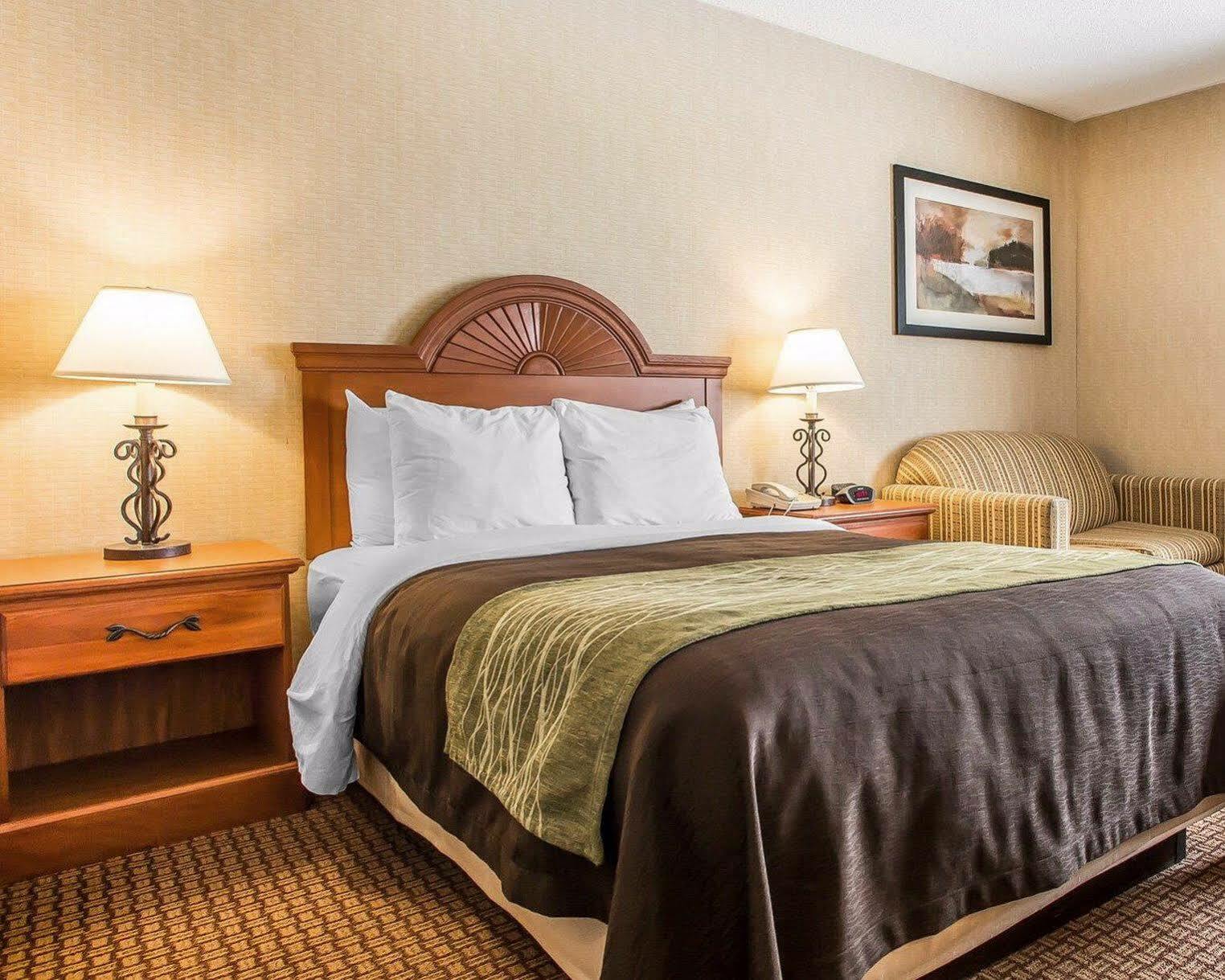 Days Inn By Wyndham Sidney Oh Екстериор снимка