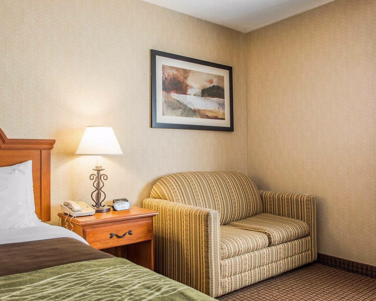 Days Inn By Wyndham Sidney Oh Екстериор снимка