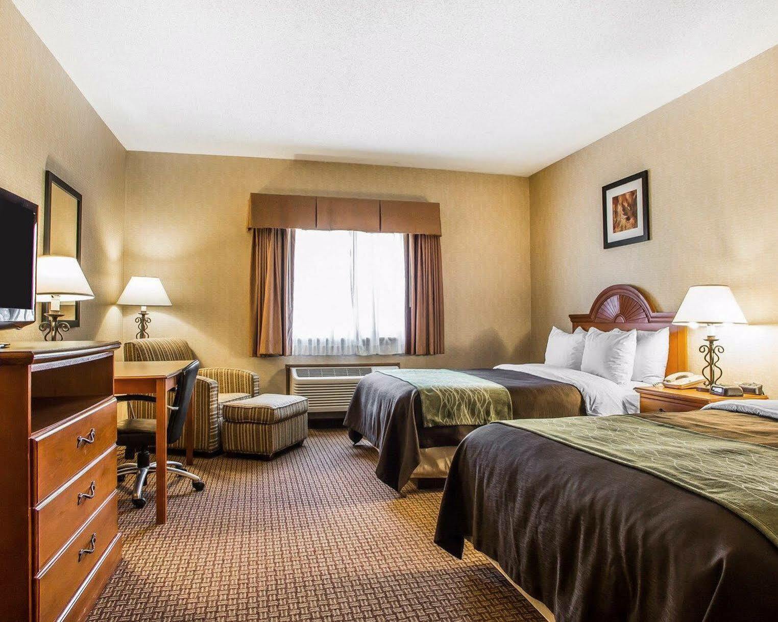 Days Inn By Wyndham Sidney Oh Екстериор снимка